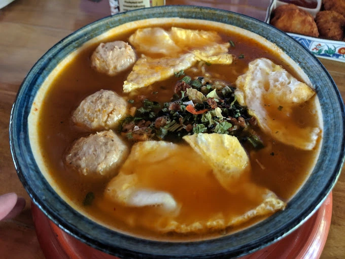 Where to Eat in Moalboal: A Review of Island Wok Restaurant